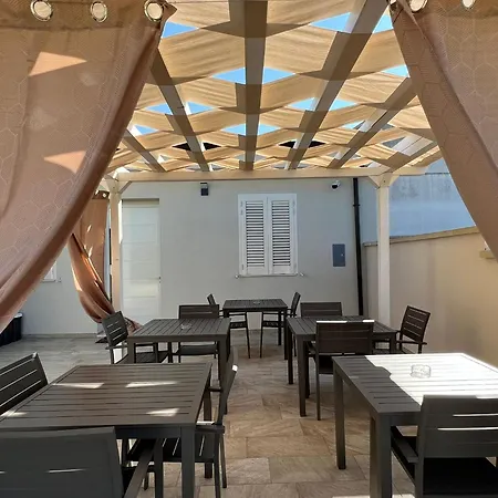 Perla D'oriente - Gasthuis Otranto